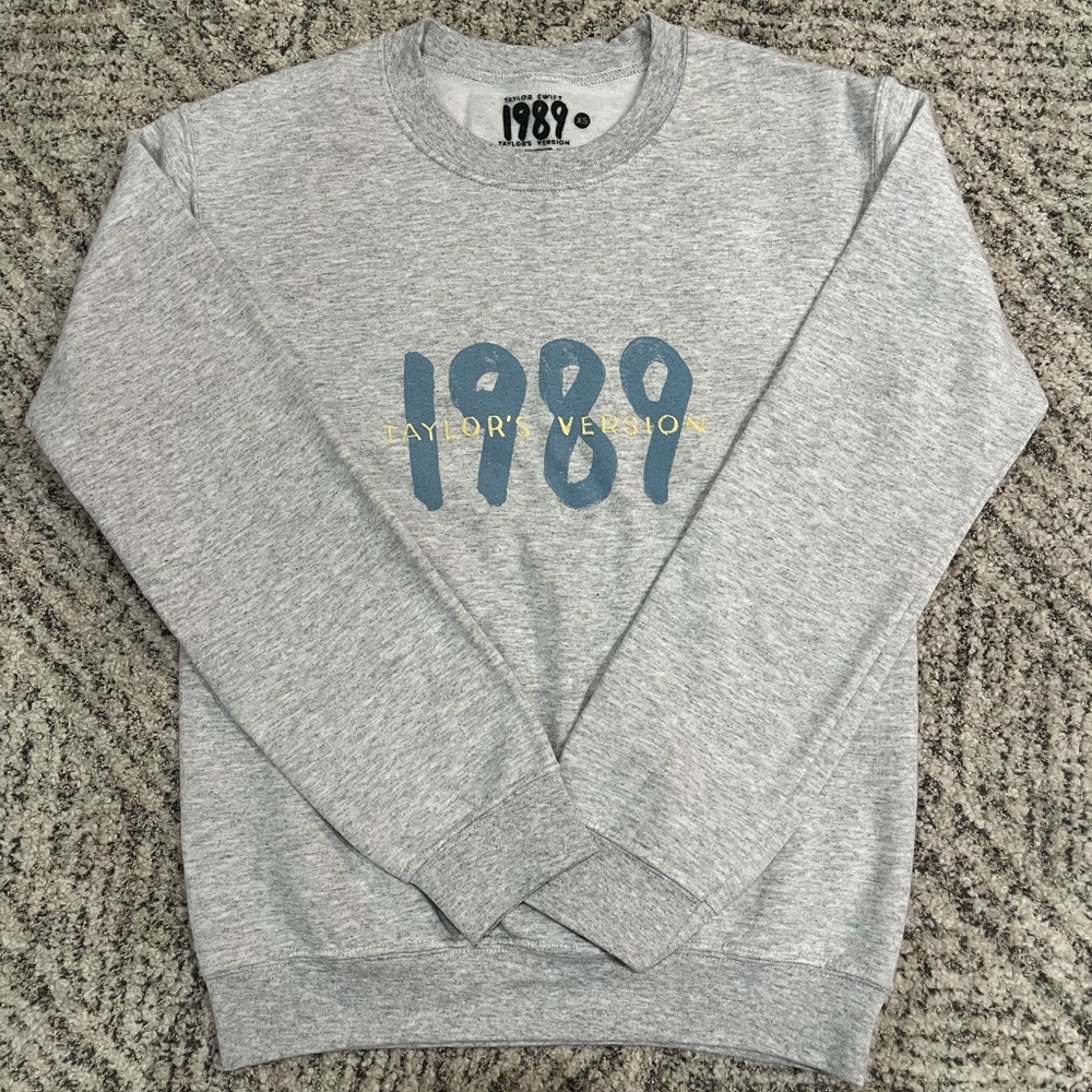 Taylor Swift 1989 Spotify Sweatshirt Fans First Heather Gray Crewneck XS NEW